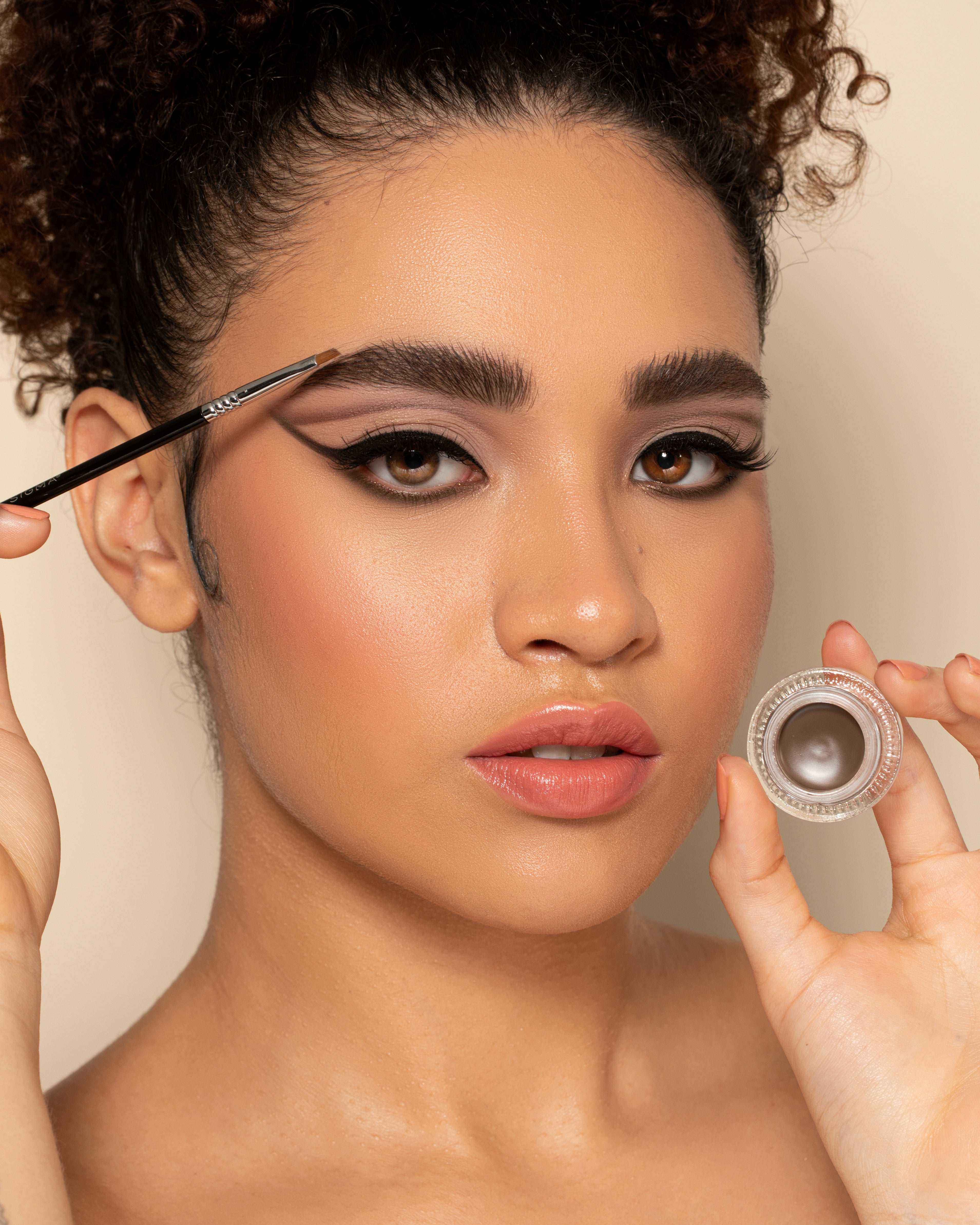 Define + Pose Brow Pomade