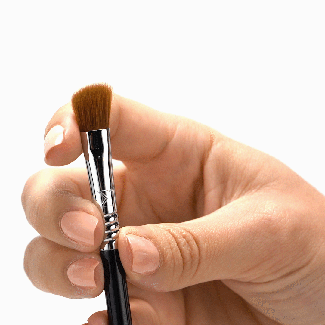E70 - Medium Angled Shading Brush