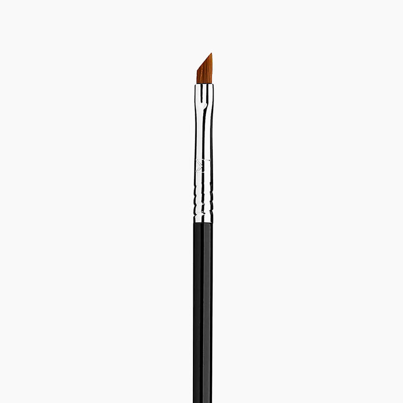 E06 - Winged Liner™ Brush